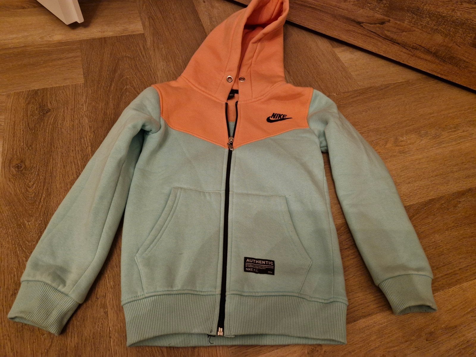Vest 134/140 nike, Ophalen of Verzenden, Zo goed als nieuw, Trui of Vest