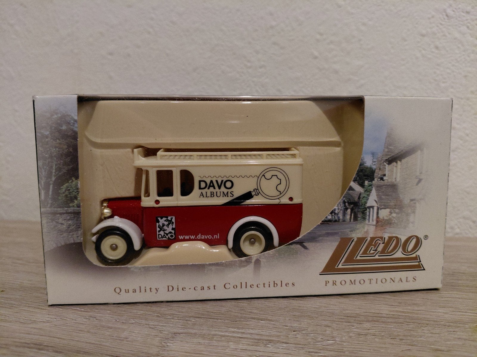 Limited Edition 'DAVO nr.11' Dennis Parcels Van, Overige merken, 1:50 of kleiner, Verzenden, Nieuw