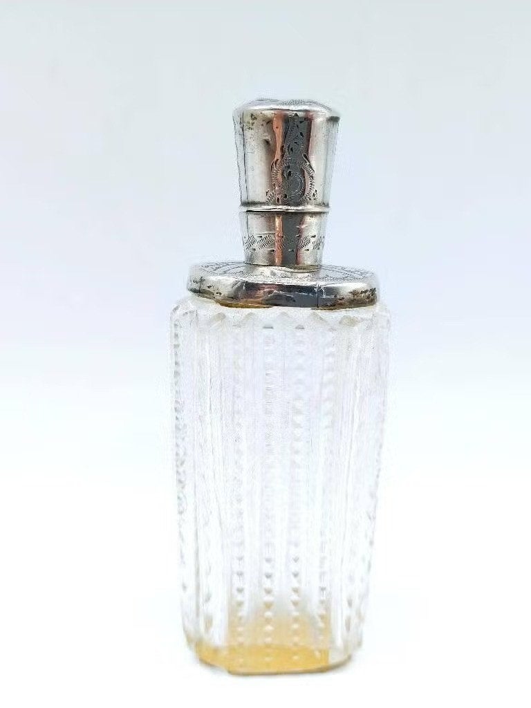 Kristallen parfumflesje met zilveren dop. 19e eeuws., Verzenden