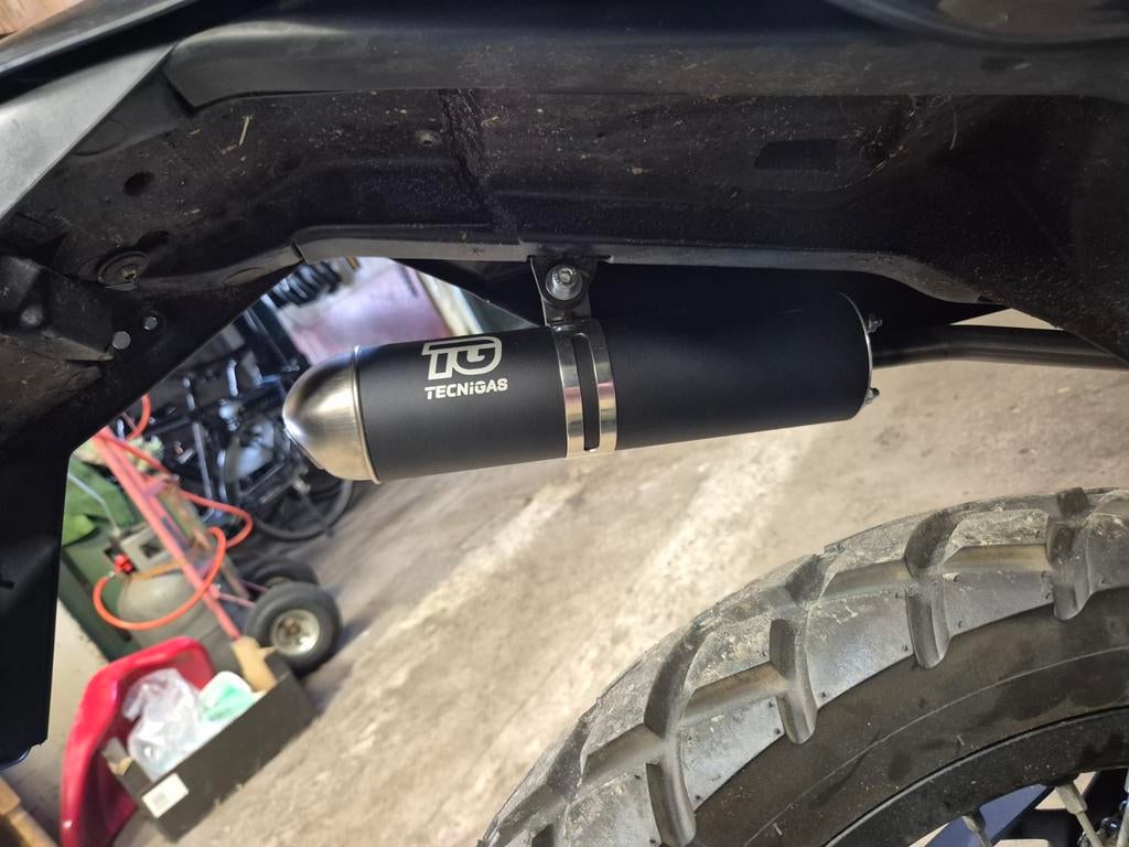 Tegnigas uitlaat derbi aprilia, Fietsen en Brommers, Brommeronderdelen | Algemeen, Ophalen of Verzenden, Nieuw