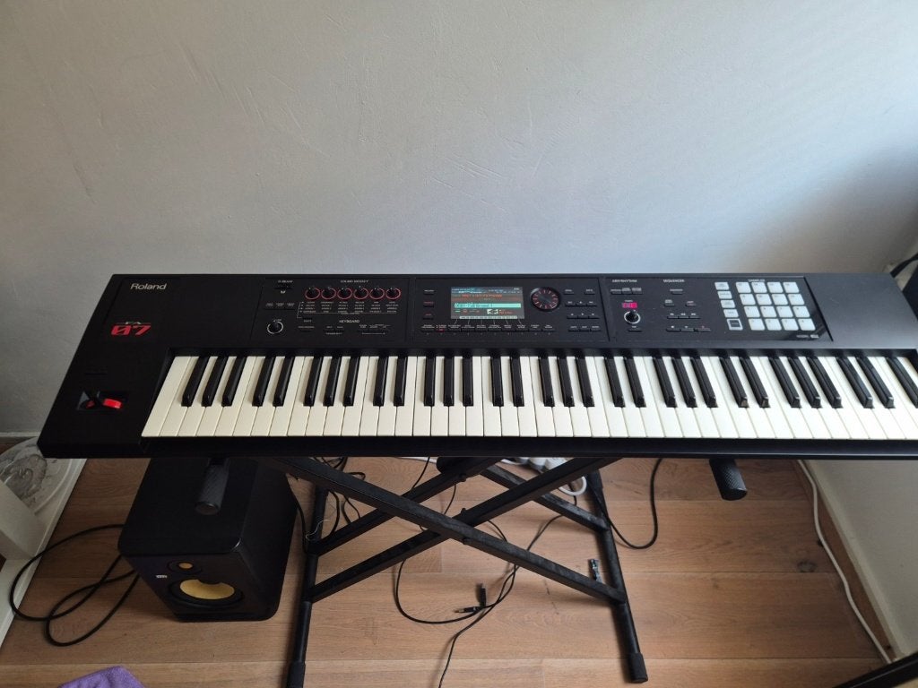 Roland FA-07 Music Workstation, Muziek en Instrumenten, Keyboards, Ophalen, Roland, Zo goed als nieuw, Midi-aansluiting