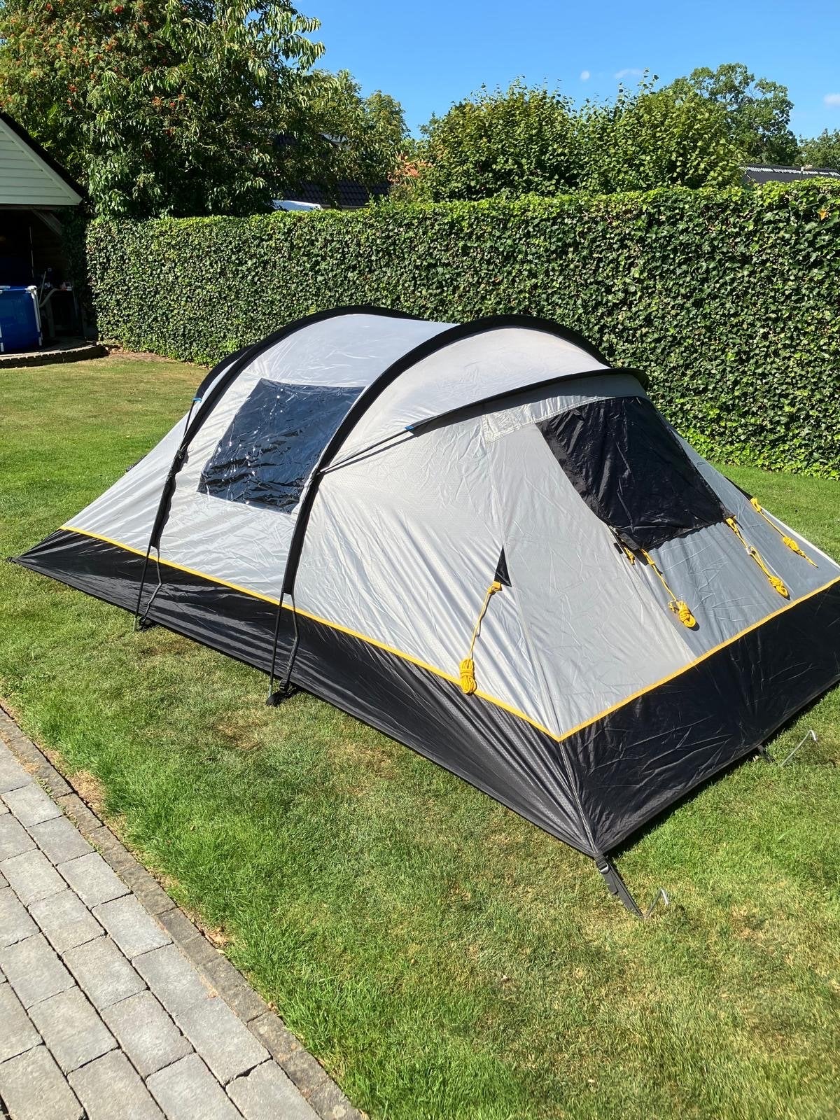 Redwood Aspen 2-persoons tunneltent, Ophalen, Zo goed als nieuw, Tot en met 2