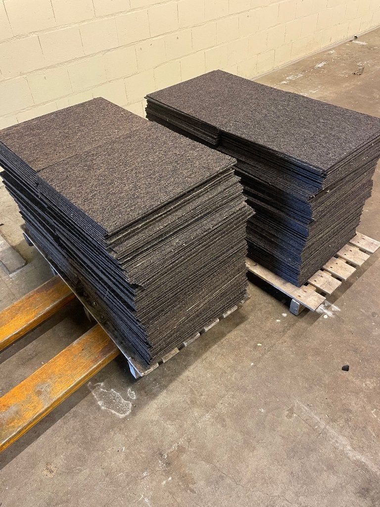 partij tapijt tegels bruin ongeveer 100 vierkante meter, Ophalen, Gebruikt, Bruin, 75 m² of meer