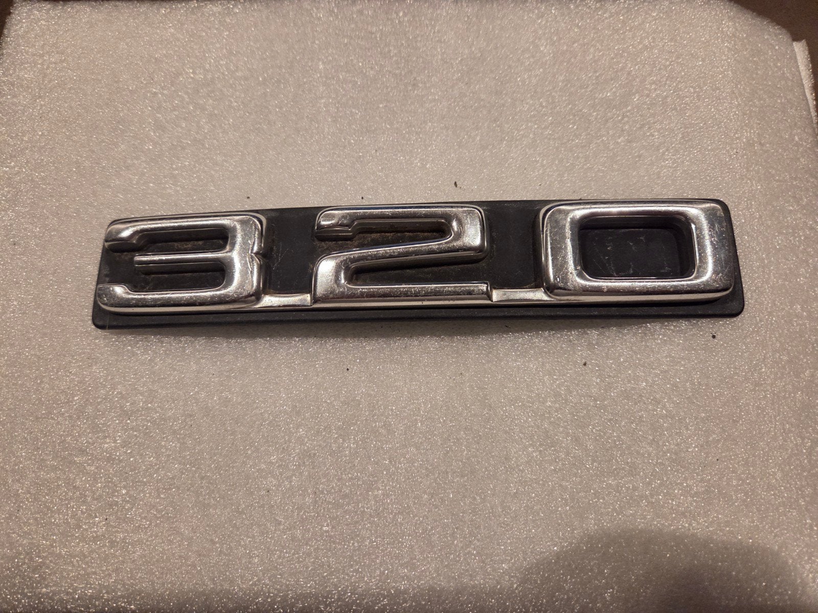BMW 320 E21 embleem, Ophalen of Verzenden, BMW