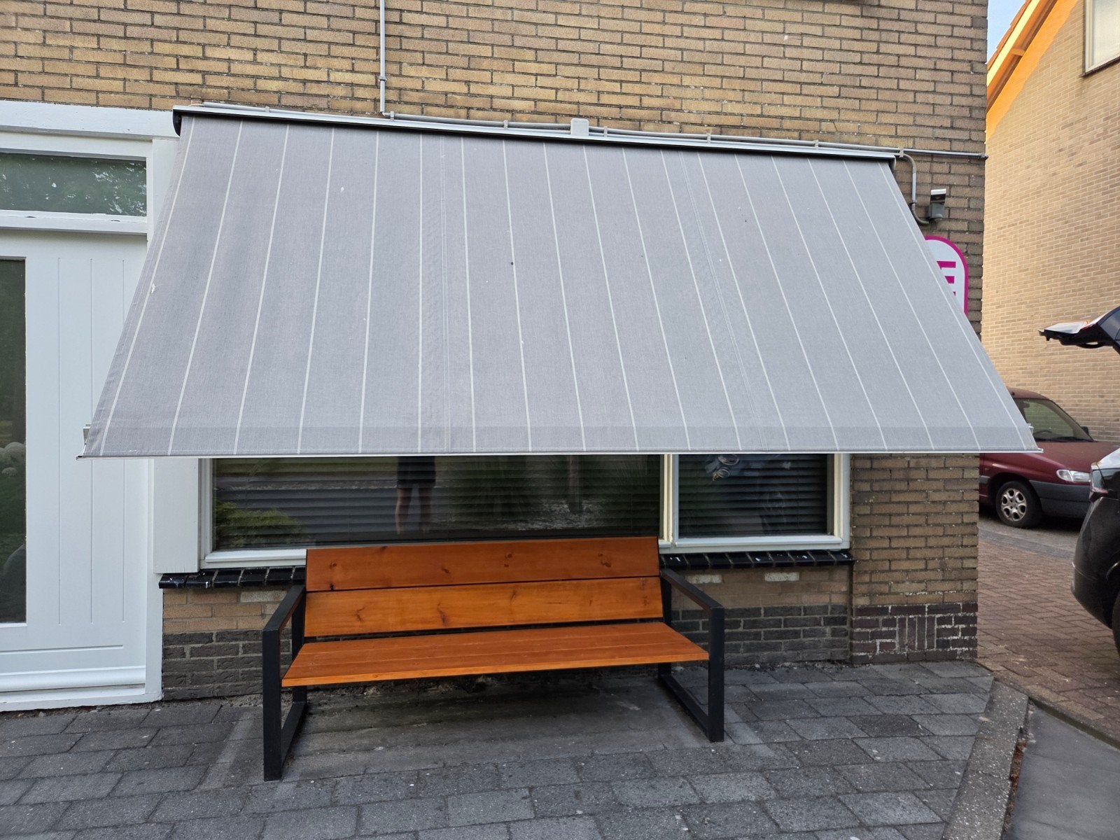 Uitvalscherm met Somfy motor, 115 cm uitval, Ophalen, Gebruikt, Elektrisch, 250 cm tot 450 cm