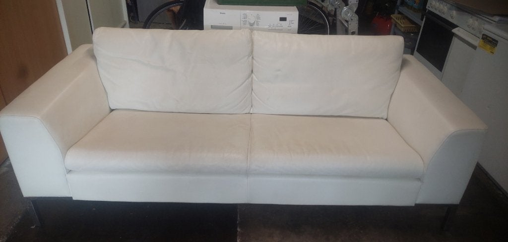 Te koop een witte designbank van het italiaanse merk nattuzi, Huis en Inrichting, Ophalen, Driepersoons, Leer, Zo goed als nieuw