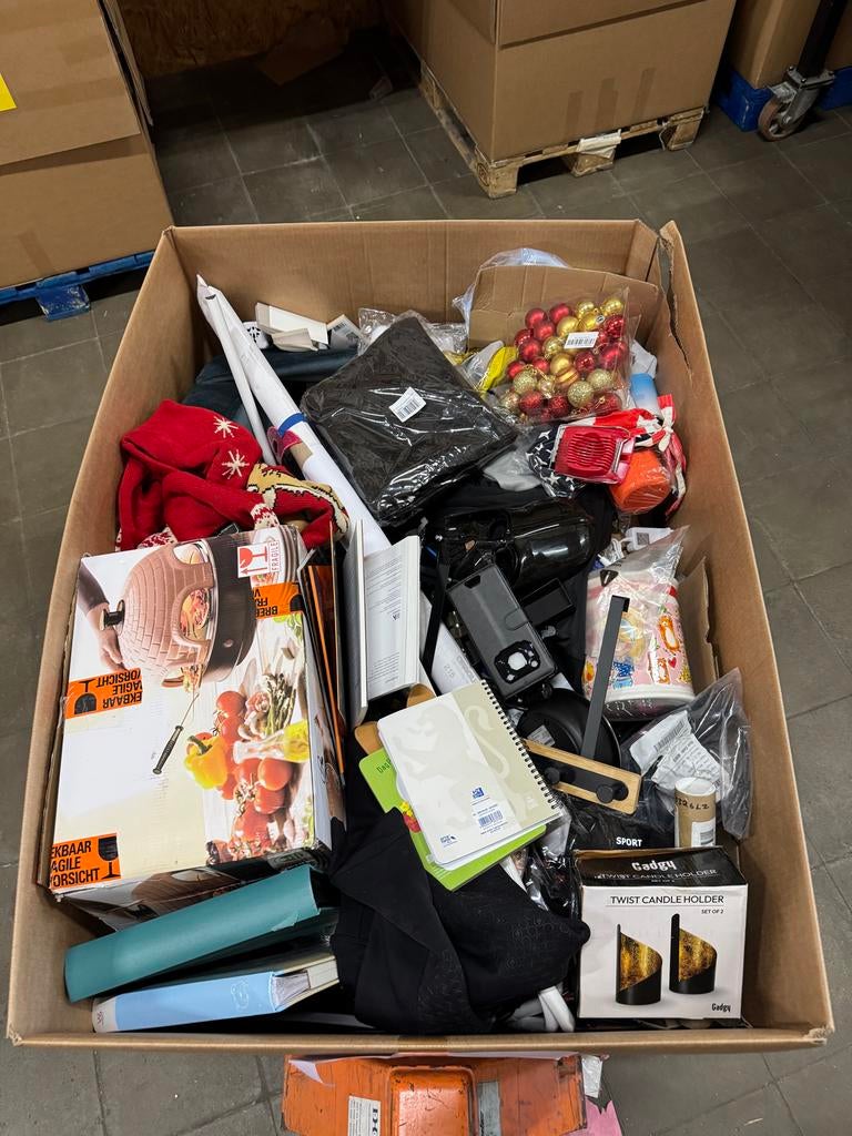 Palletbox vol met restpartij goederen, Ophalen, ., Nieuw, .