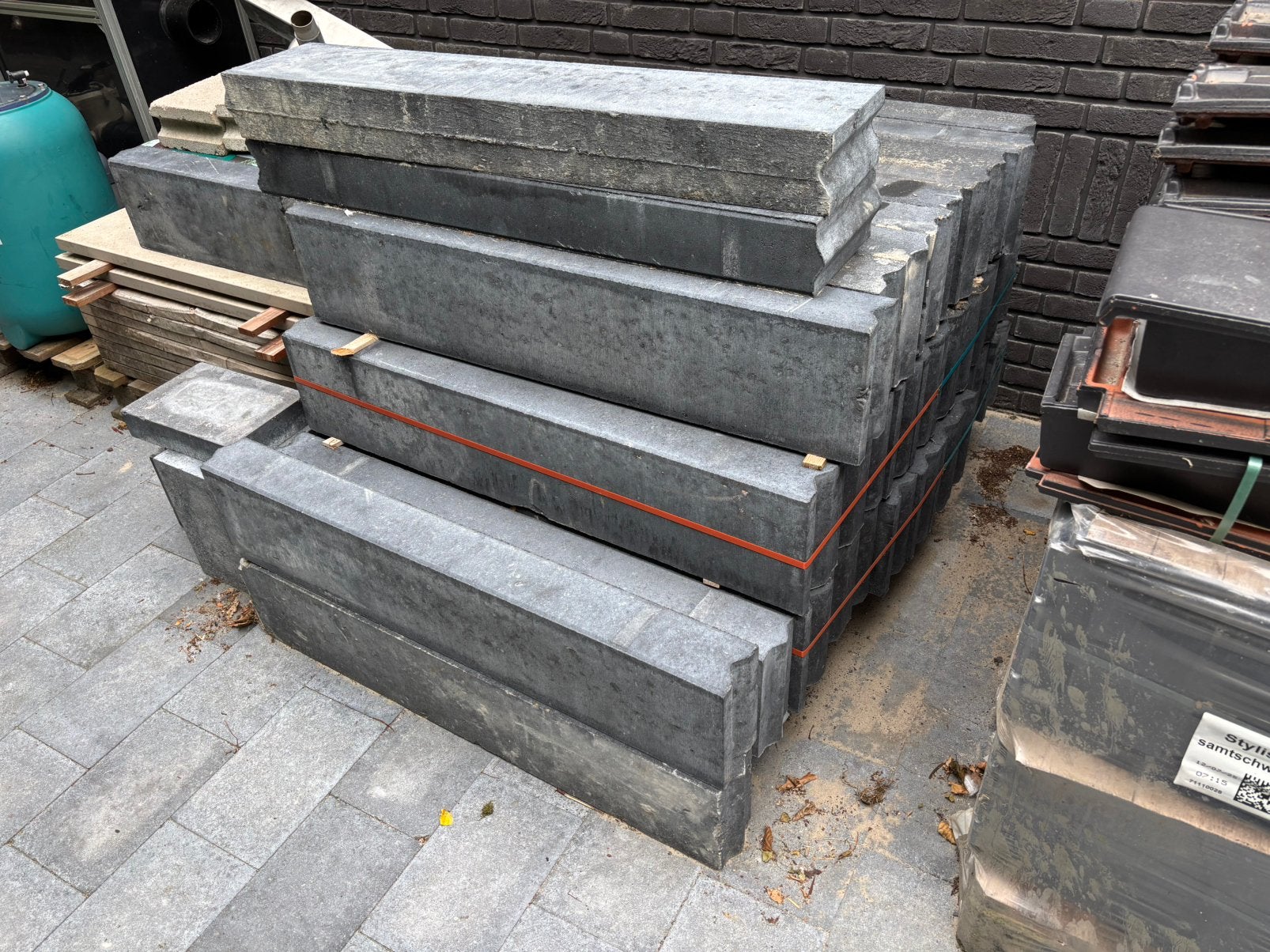Opsluitbanden (nieuw) 100x20x10cm antraciet grijs - 34 stuks, Tuin en Terras, Ophalen, Zo goed als nieuw, Overige materialen