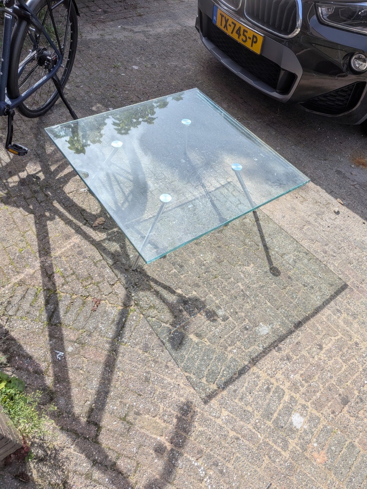 Glazen salontafel met metalen poten, Ophalen, Gebruikt, 50 tot 100 cm, Vierkant