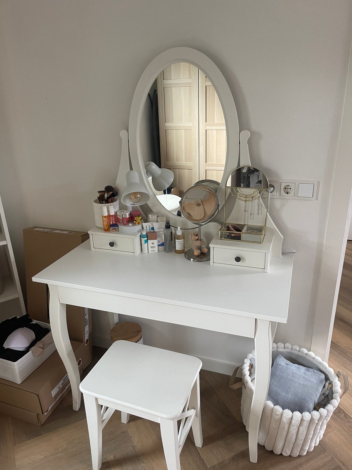 Witte kaptafel met spiegel en krukje | IKEA Hemnes, Ophalen, Gebruikt, 100 tot 150 cm, 50 tot 100 cm