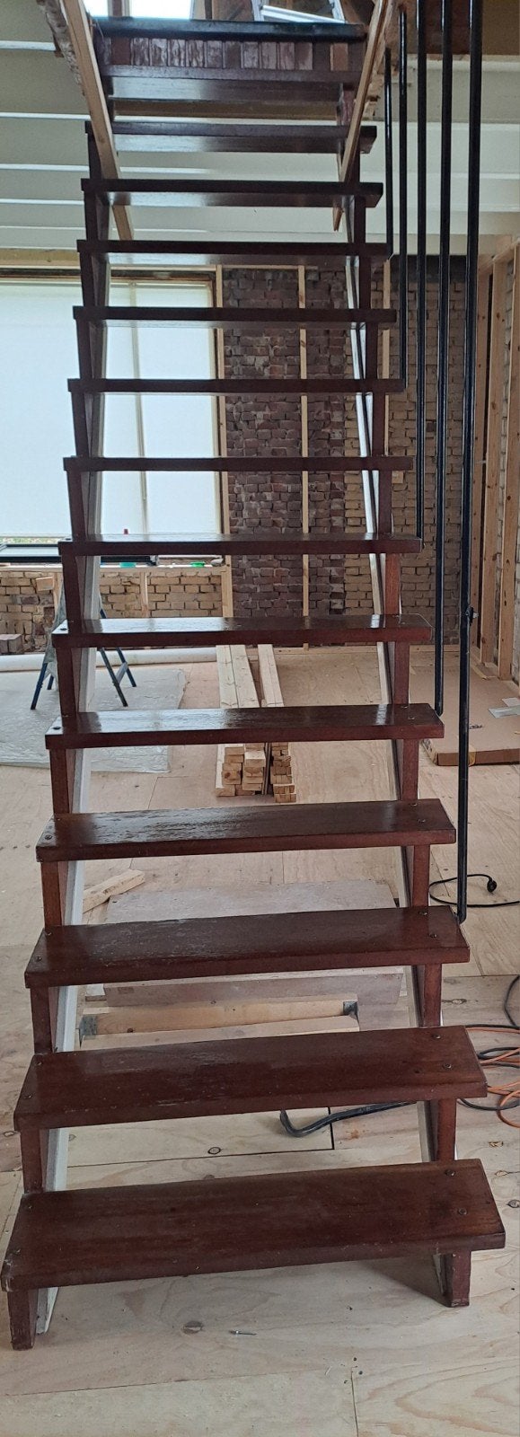Hardhouten trap met metalen balustrade, Ophalen, Gebruikt, 2 tot 4 meter