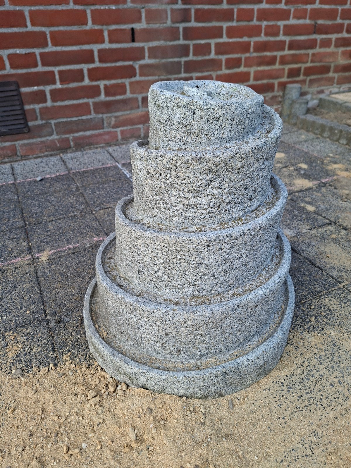 Decoratieve granieten spiraal sculptuur, Tuin en Terras, Tuinbeelden, Ophalen, Gebruikt, Beton, Abstract beeld