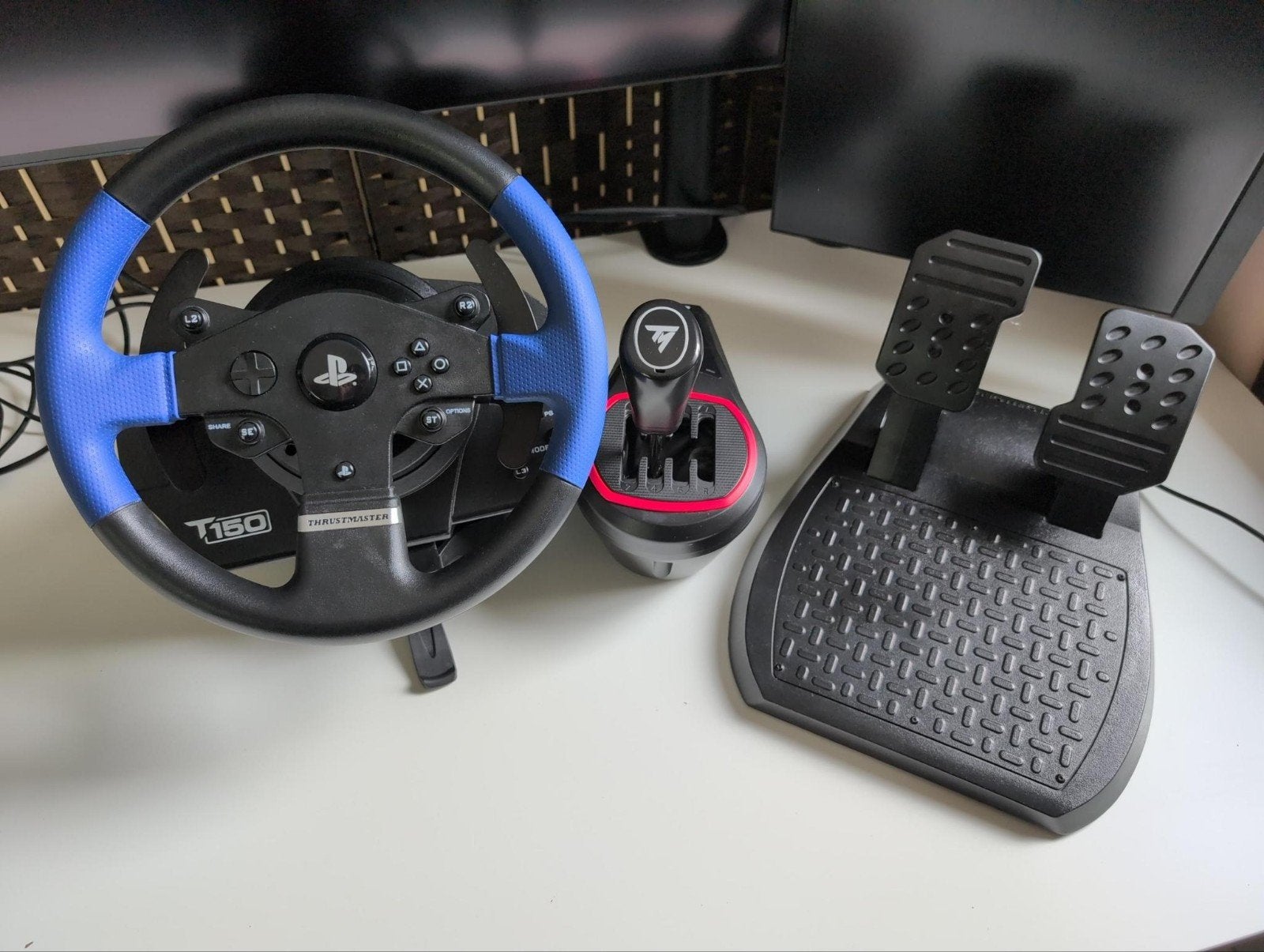 Thrustmaster T150 racestuur met pedalen en TH8S Shifter, Ophalen, Racestuur, Gebruikt, Force feedback