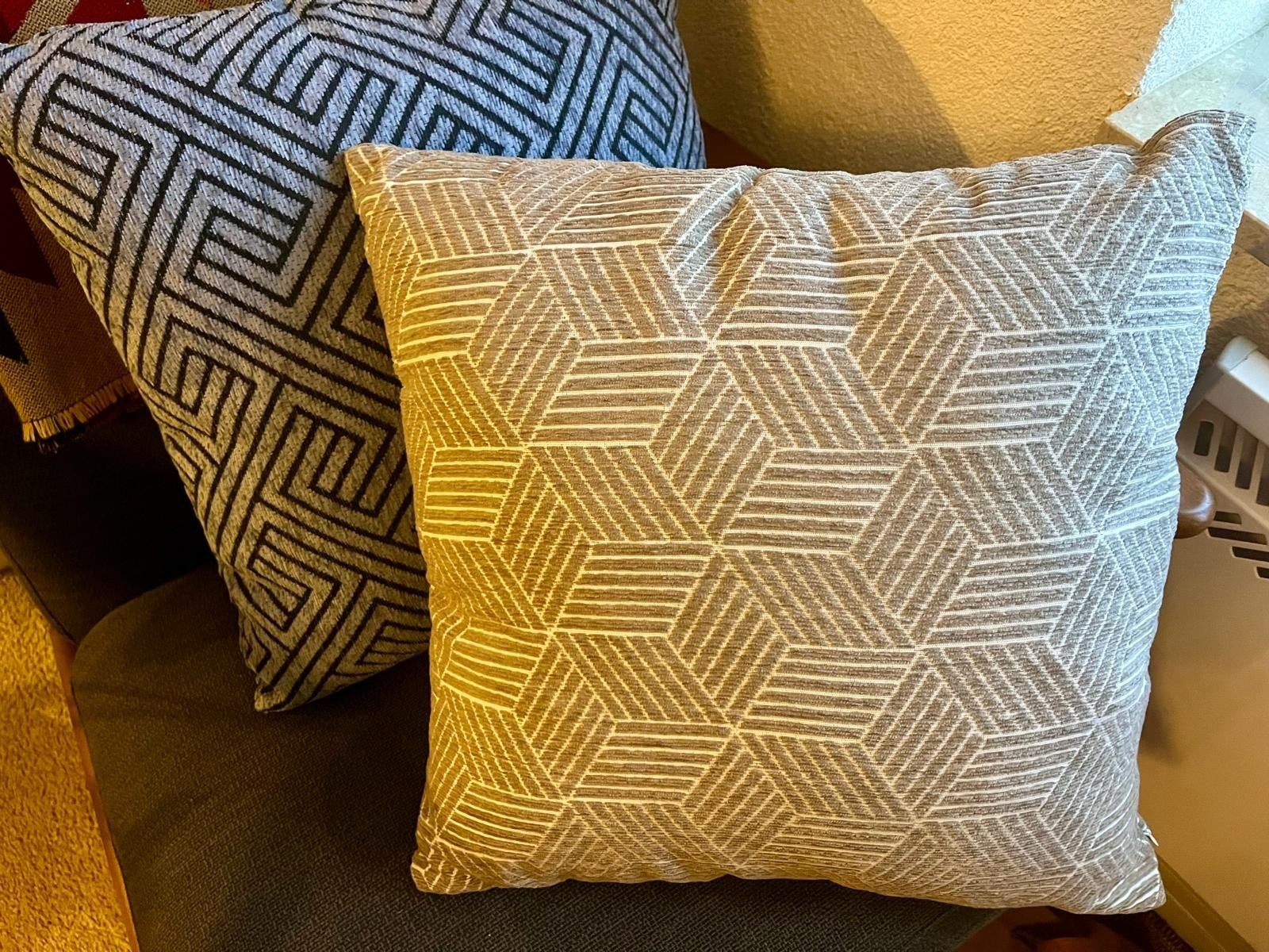 2 nieuwe kussentjes/ nooit gebruikt samen 4 euro, Huis en Inrichting, Woonaccessoires | Kussens, Ophalen, Nieuw, Vierkant