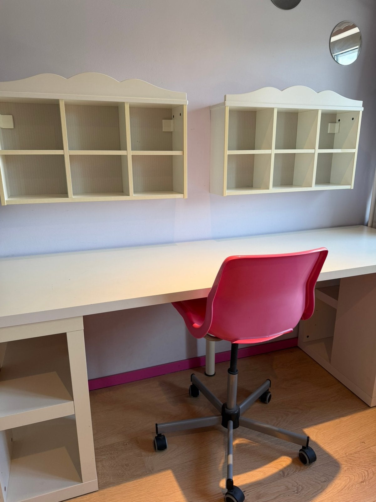 Bureau, kastjes en stoel (wit/roze) - zeer goede staat, Ophalen, Zo goed als nieuw