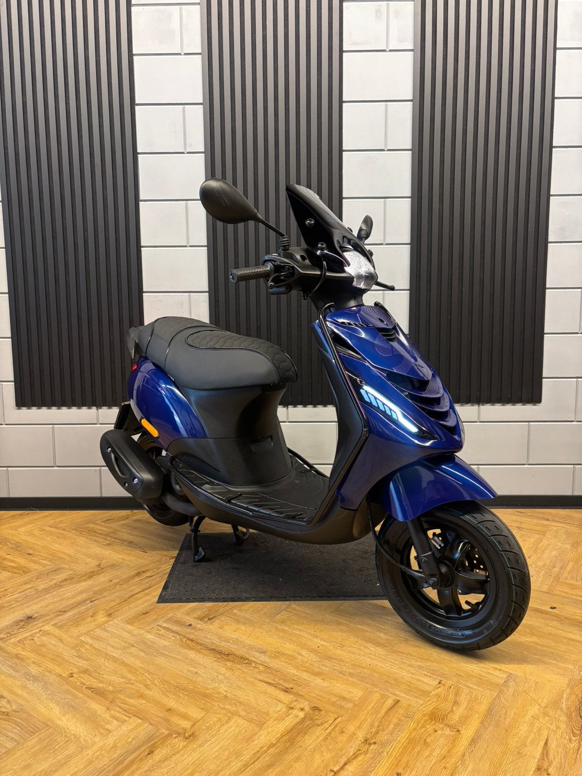 PIAGGIO ZIP 4T 3V BROM 2024 FULL OPTION BMW BLAUW, Maximaal 45 km/u, Zip, Ophalen of Verzenden, Zo goed als nieuw