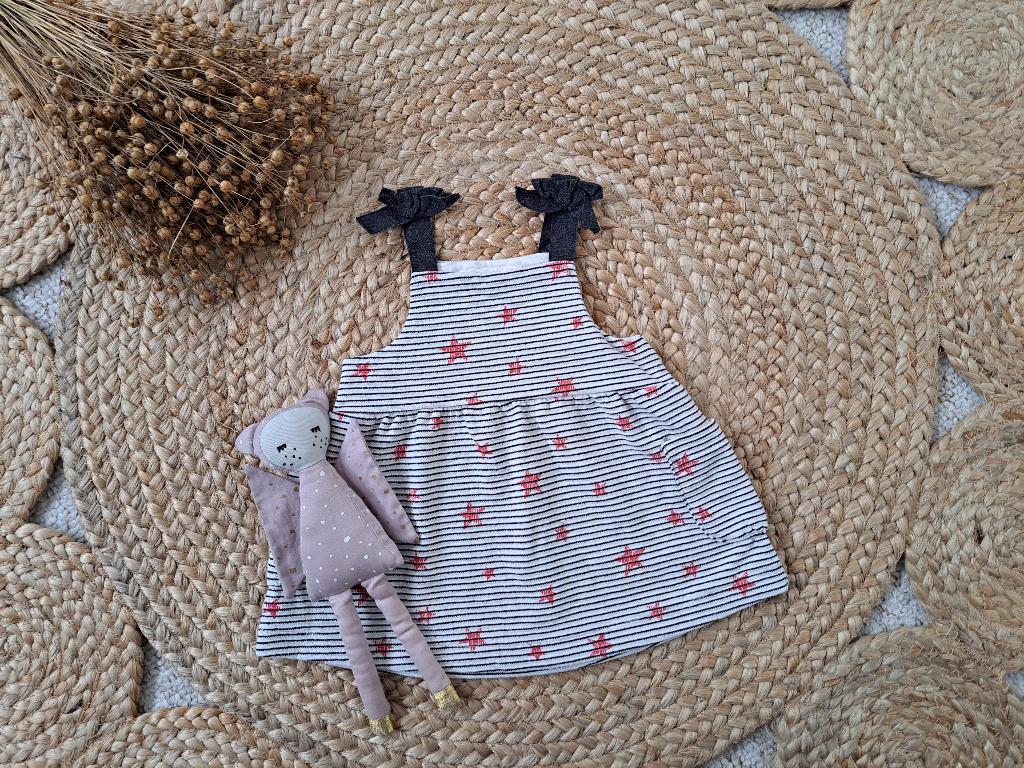 Super leuk zwart/wit Zara jurkje met rode sterren maat 74, Kinderen en Baby's, Babykleding | Maat 74, Meisje, Jurkje of Rokje