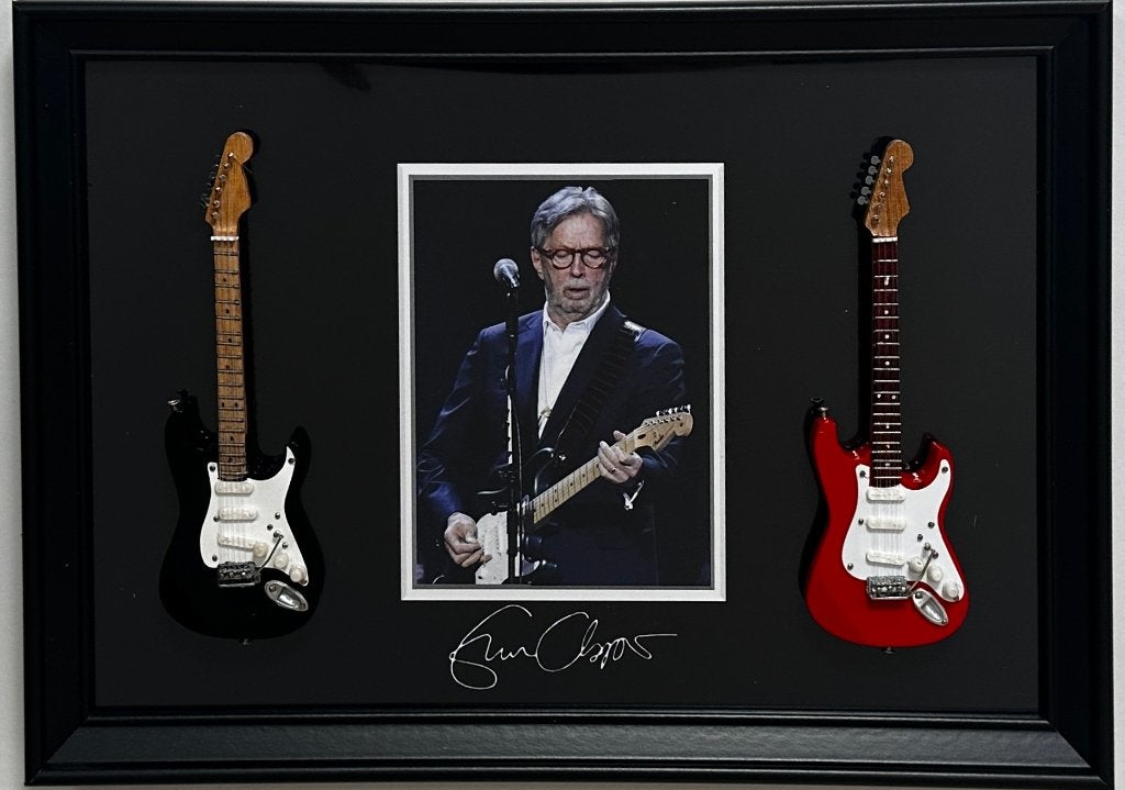 Eric Clapton 2 miniatuur gitaren op lijst wanddeco decoratie