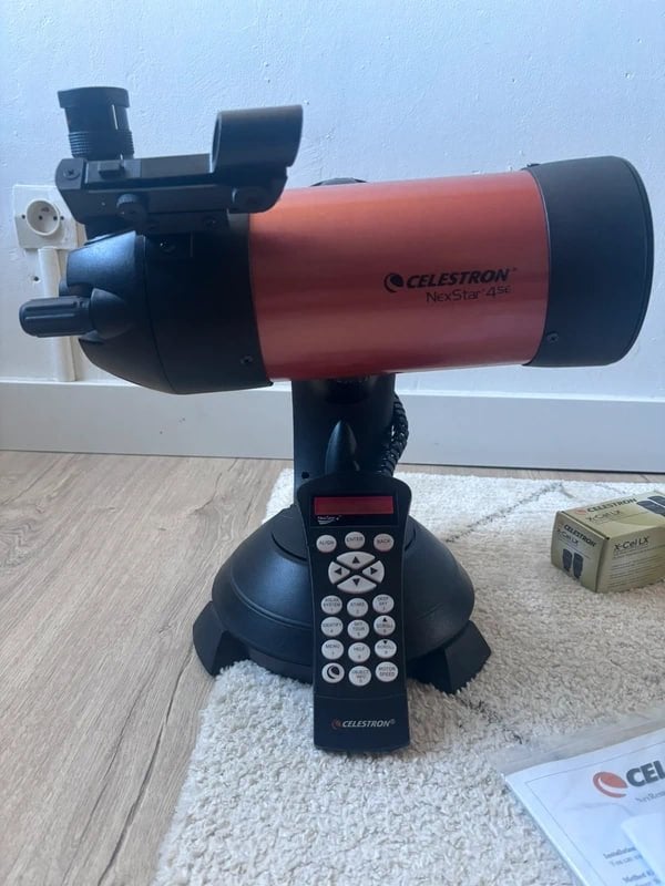 Celestron NexStar 4SE telescoop met X-Cel LX oculair, Audio, Tv en Foto, 80 tot 200 mm, Met statief, Zo goed als nieuw, Spiegeltelescoop (reflector)