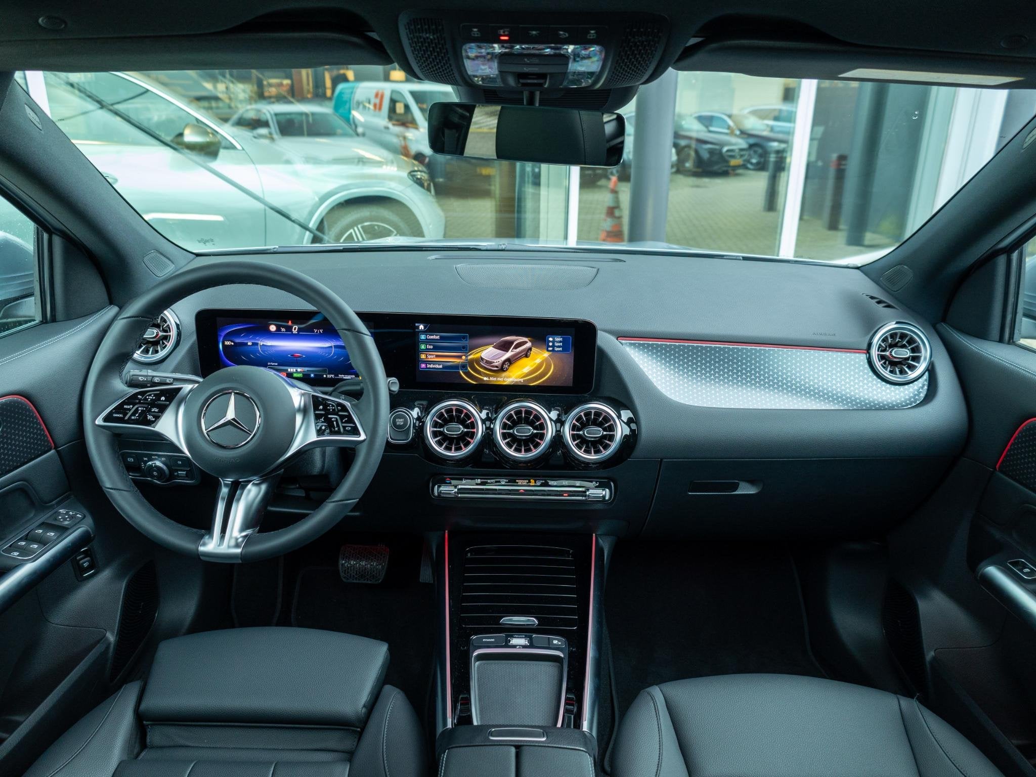 Mercedes-Benz EQA 250+ Business Line Panorama dak, 550 km, Zwart, 435 min, Origineel Nederlands