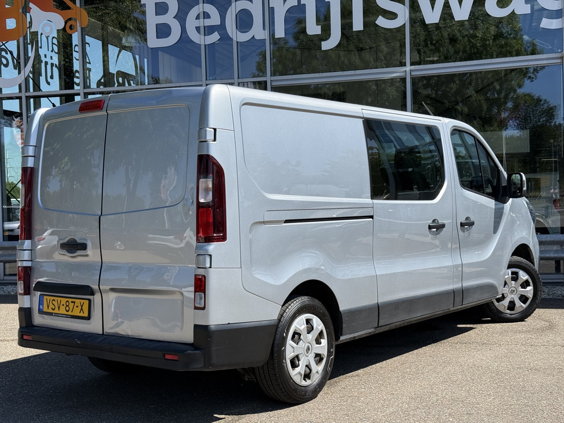 Renault Trafic 2.0 dCi 130 T29 L2H1 DC 6 Pers. Work Edition, Auto's, Voorwielaandrijving, Dealer onderhouden, Stof, Gebruikt