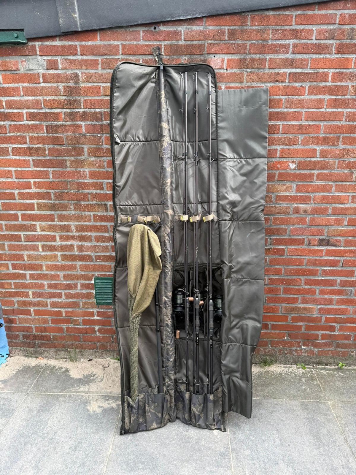 Nette karper hengels met foudraal en schepnet, Ophalen, Zo goed als nieuw, Werphengel
