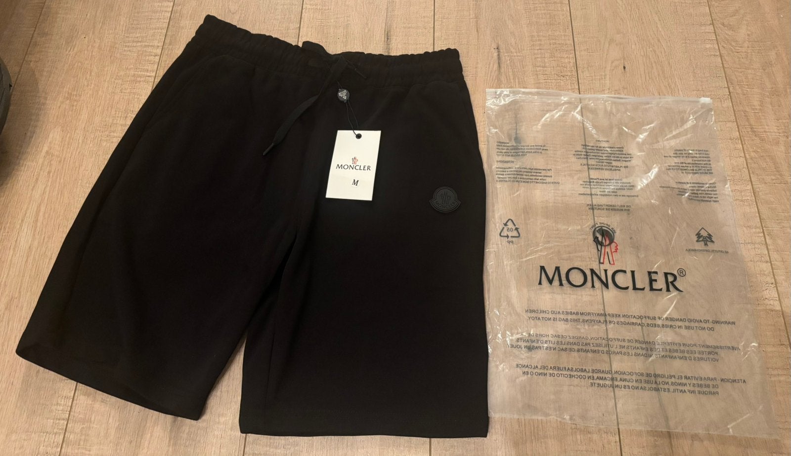 Moncler short - Zwart - Maat M - nieuw met kaartje, Ophalen of Verzenden, Nieuw, Maat 48/50 (M), Zwart