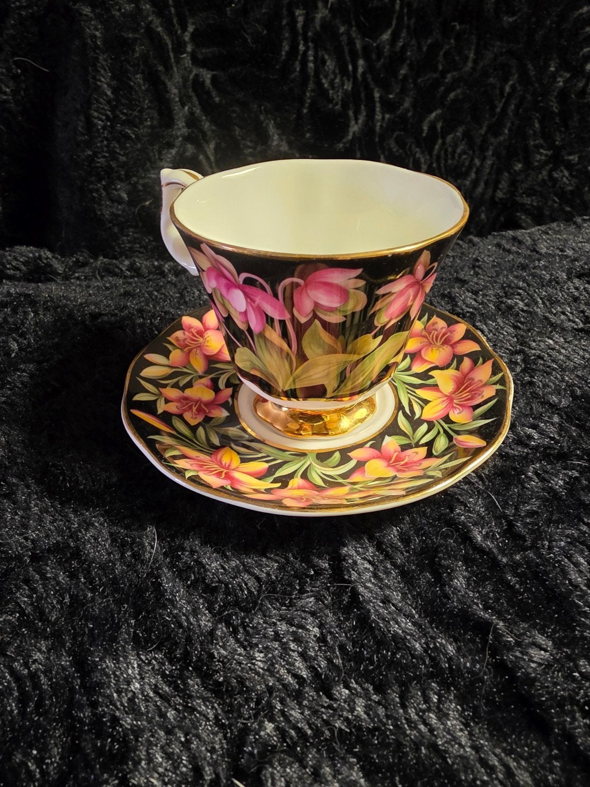 Royal Albert Provincial Flowers Pitcher Plant, Antiek en Kunst, Antiek | Servies los, Ophalen of Verzenden