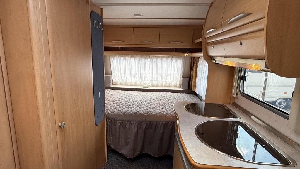 Fendt Saphir 470 F bouwjaar 2002 met voortent en luifel, Caravans en Kamperen, Caravans, Rondzit, Bedrijf, Schokbreker, Tot en met 4