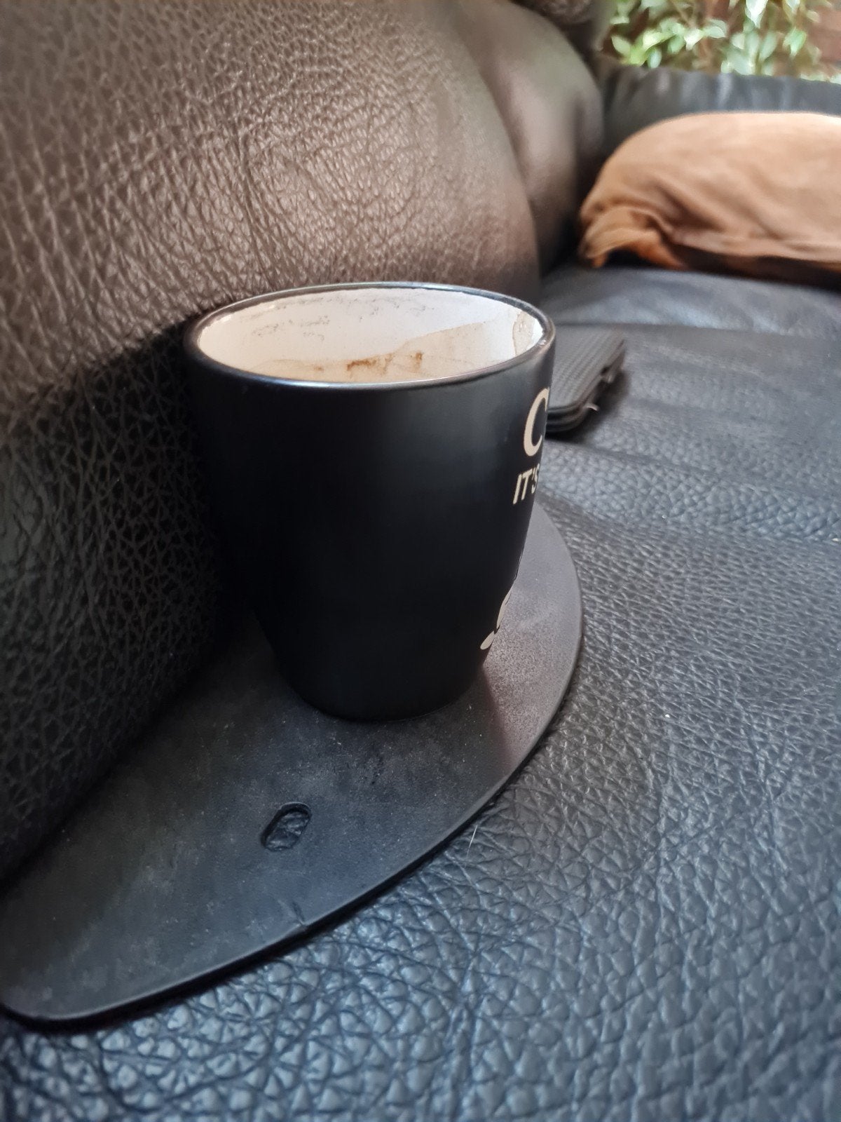 Zwarte rubberen onderzetter voor bank/fauteuil, Gebruikt, Glasonderzetter, Ophalen of Verzenden, Antislip