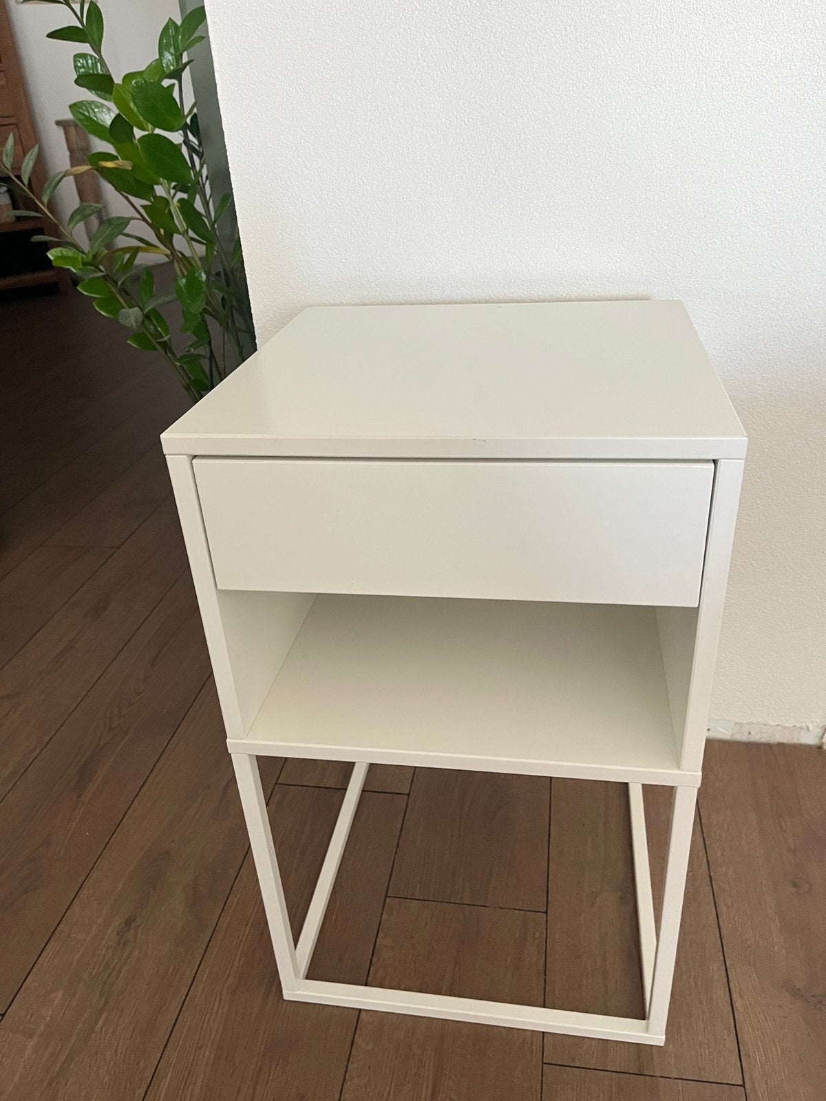 Ikea nachtkastje Vikhammer, Ophalen, Kunststof, Gebruikt, Minder dan 45 cm