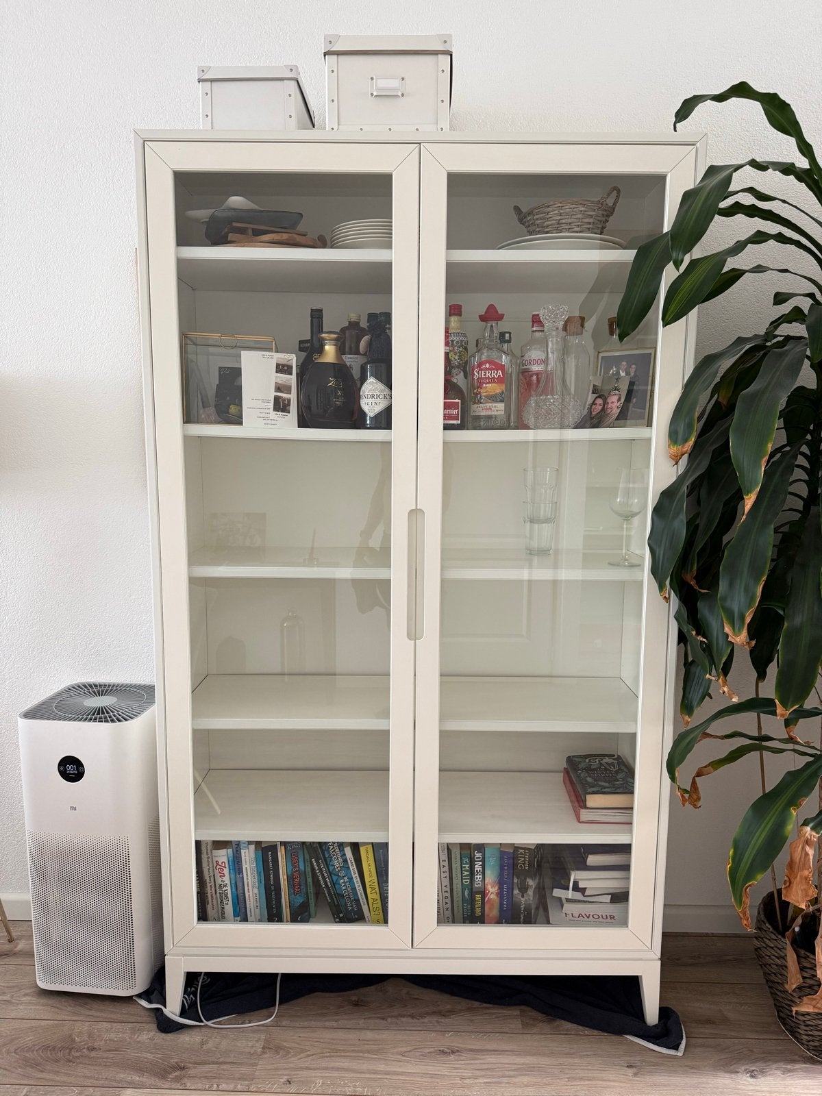 REGISSÖR Vitrinekast, wit, 118x203 cm, Huis en Inrichting, Ophalen, Gebruikt, 100 tot 150 cm, 200 cm of meer