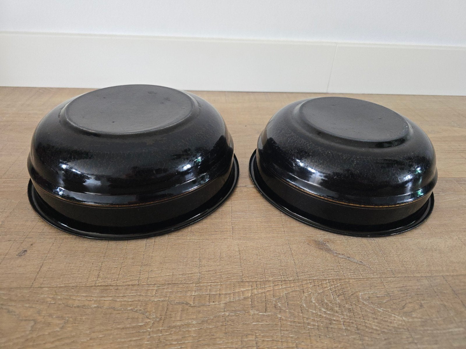 2 grote Antieke emaille zwarte schalen dubbele bies €20, Ophalen of Verzenden