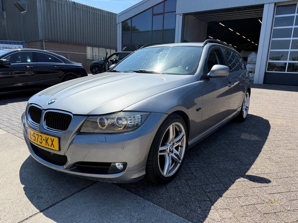 BMW 3-serie Touring 318i High Executive Automaat * Panodak *, Auto's, BMW, Automaat, Euro 5, Zwart, 1435 kg