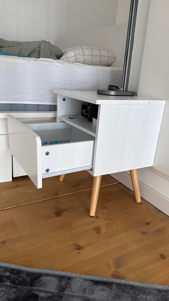 Wit nachtkastje met lade en open vak hout van Jysk, Ophalen, Gebruikt, Minder dan 45 cm, Minder dan 55 cm