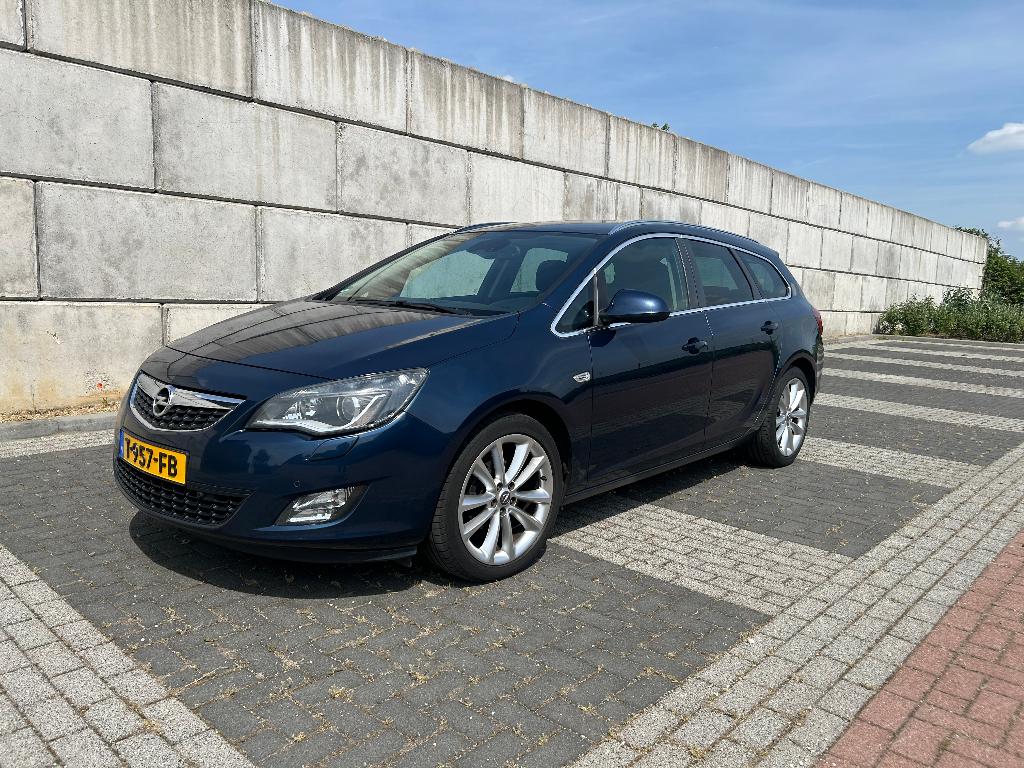 Opel Astra 1.4 Turbo 103KW 5D 2012 Blauw 2e eigenaar, Auto's, Voorwielaandrijving, Euro 5, Zwart, 4 cilinders