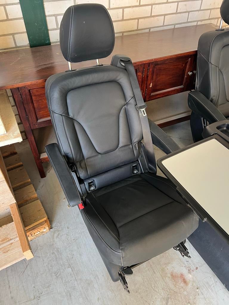 2x Lederen stoelen + tafel + hoedenplank Mercedes V-klasse, Ophalen