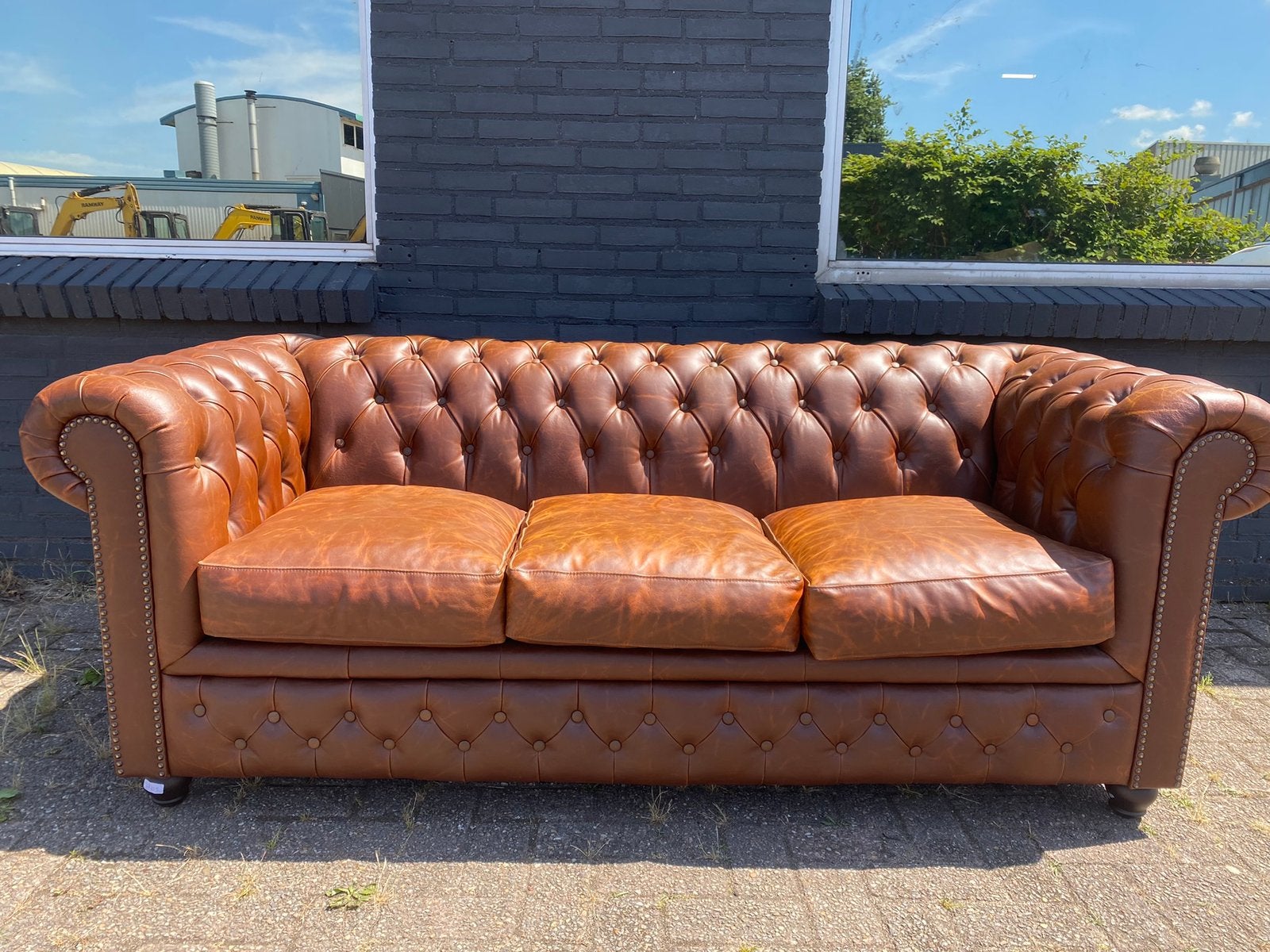 Gave Chesterfield bank vintage cognac, Huis en Inrichting, Banken | Voetenbanken en Poefen, Ophalen, 125 cm of meer, Leer, Zo goed als nieuw