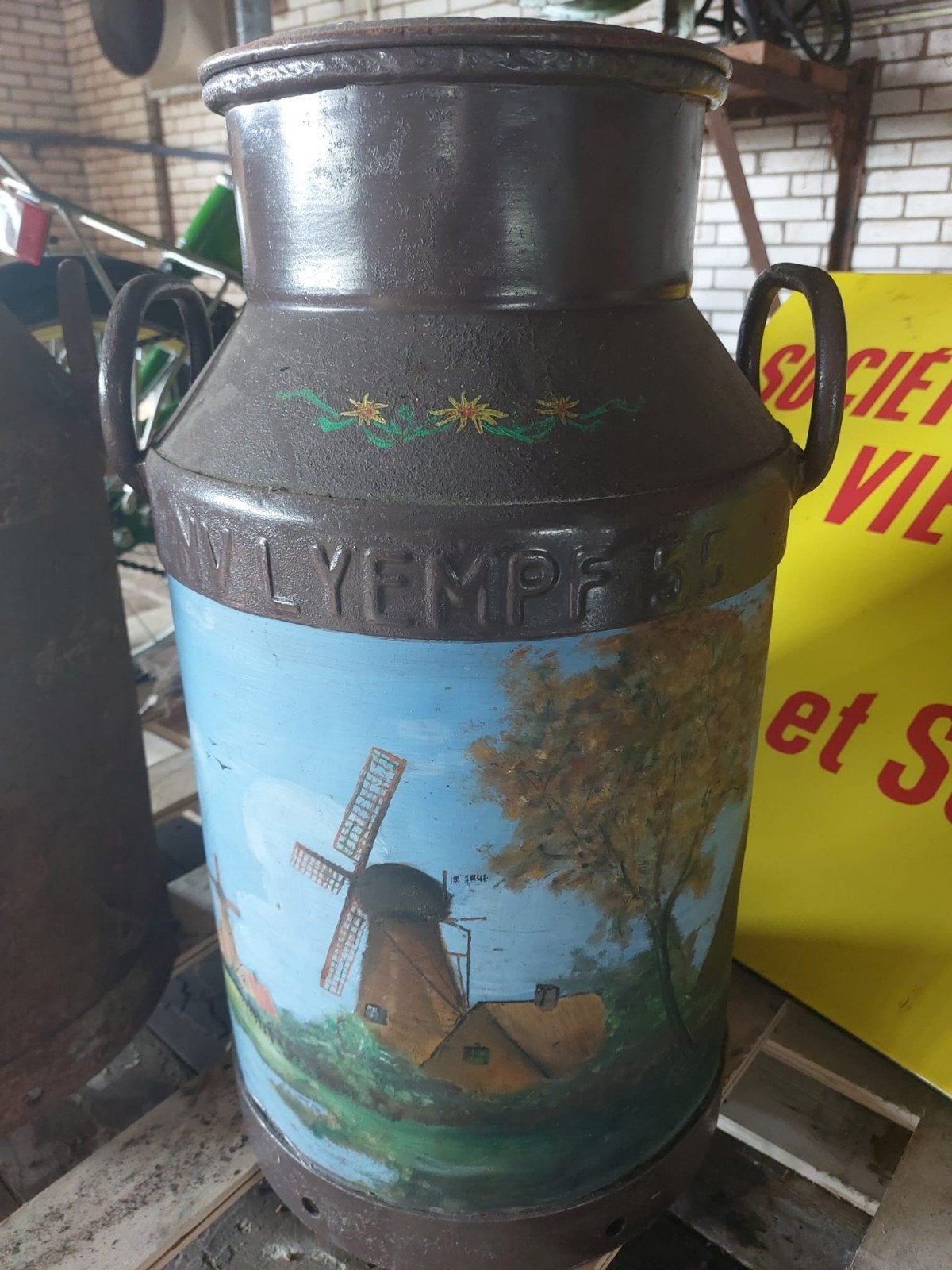 Melkbus geschilderd, Ophalen
