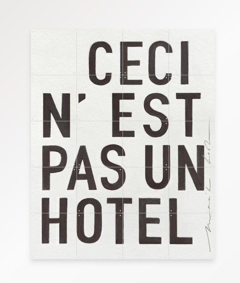 IXXI wanddecoratie "Ceci n'est pas un hotel" 100x120 cm, Zwart, Nieuw, Ophalen of Verzenden, Wandbord of Wandpaneel