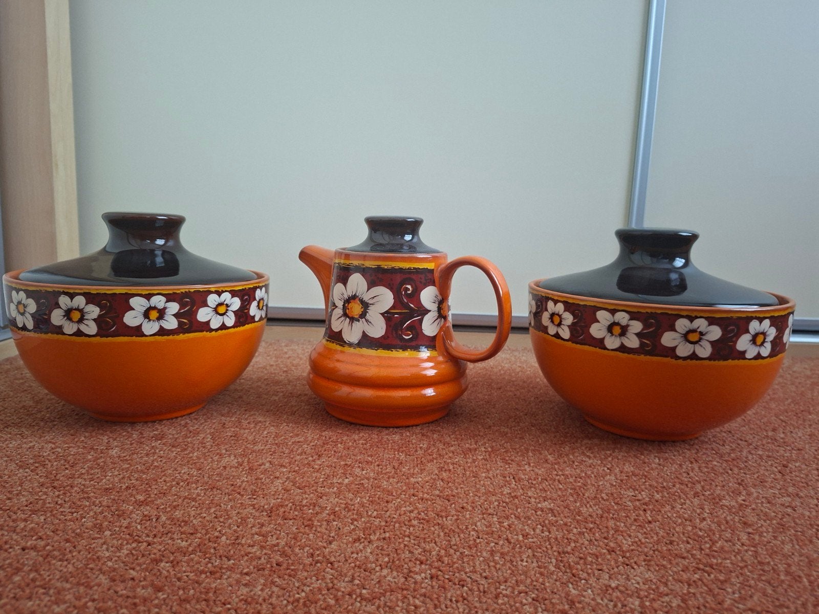 2 Vintage dekschalen en een theepot., Huis en Inrichting, Keuken | Servies, Ophalen, Overige typen, Vintage, Nieuw