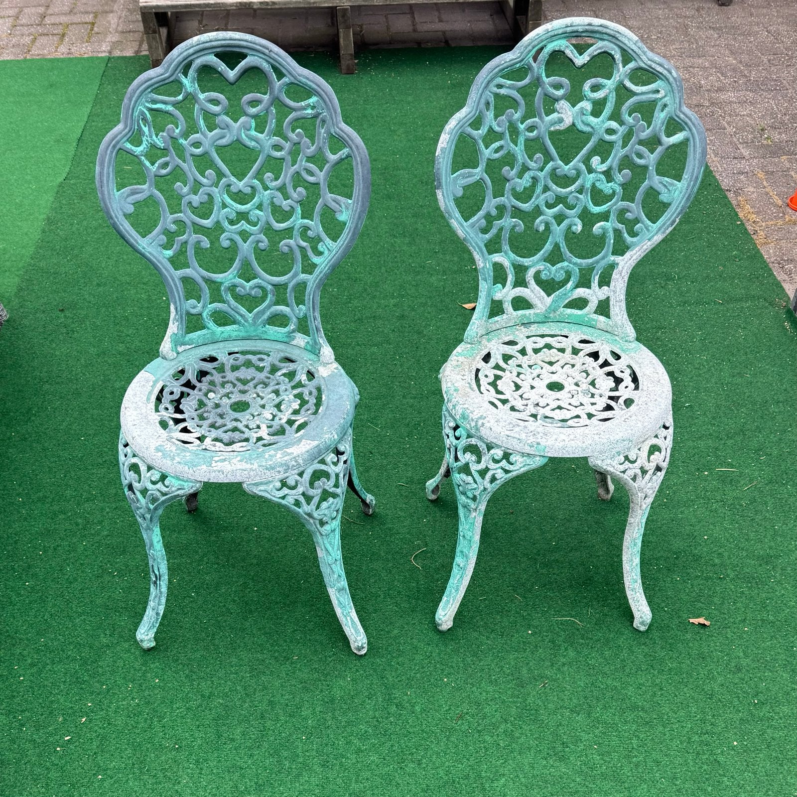 2 sierlijke gietijzeren tuinstoelen – opknappers, Ophalen, Gebruikt, Metaal