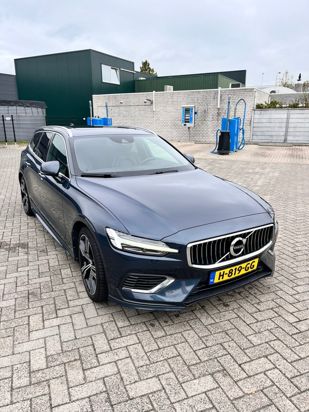 Volvo V60 T6 Twin Engine 340pk AWD 2020 Panoramadak, Auto's, Automaat, Dealer onderhouden, 4 cilinders, Blauw