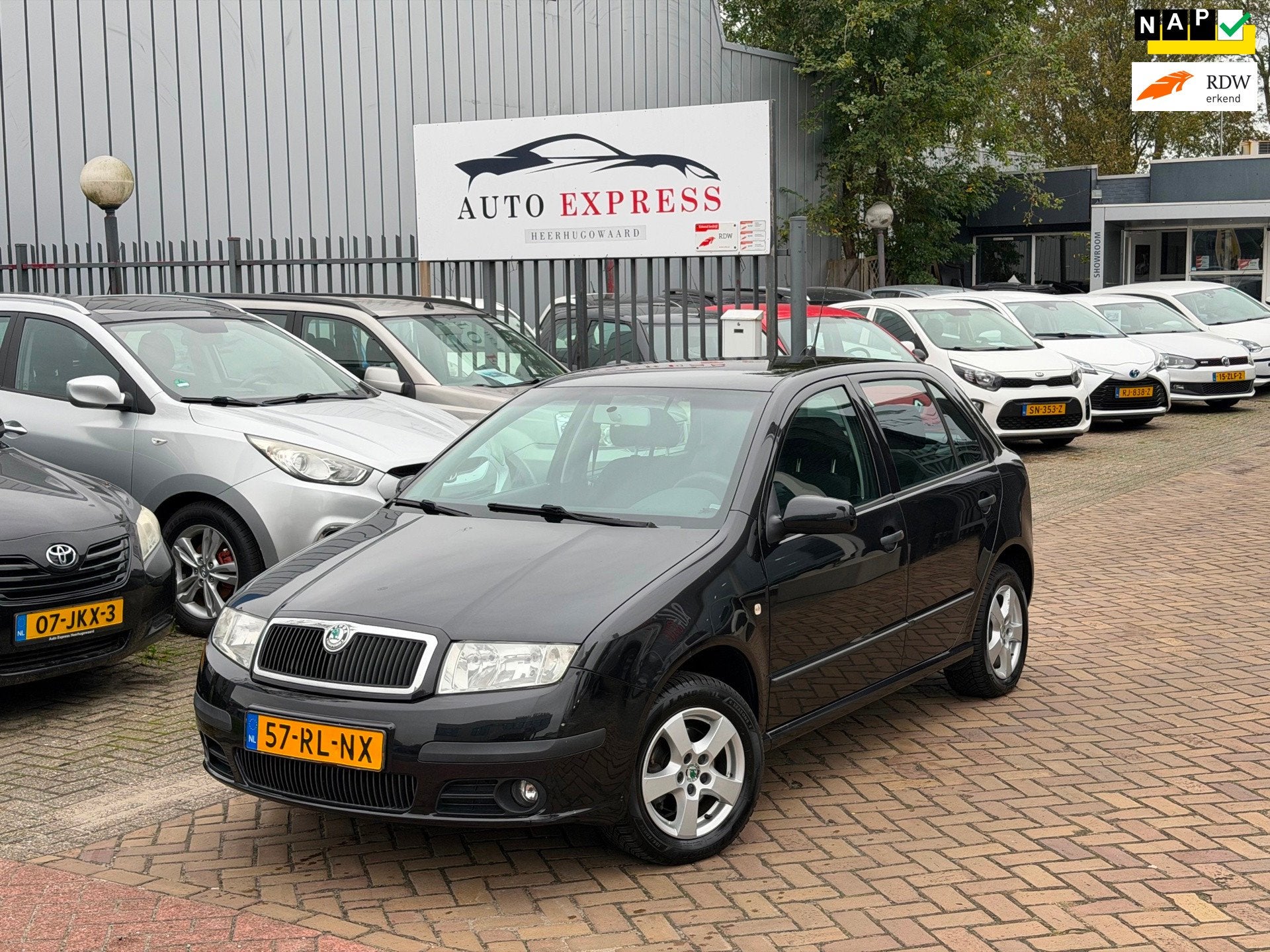 Skoda Fabia 1.4-16V Elegance/Airco/Cruise/Trekhaak/Pdc//Nap/, Auto's, Voorwielaandrijving, Dealer onderhouden, 4 cilinders, Zwart