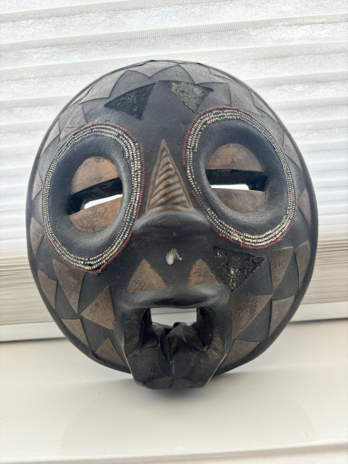 Decoratief Afrikaans masker met kralen en metaal, Hout, Afrika, Masker, Handgemaakt
