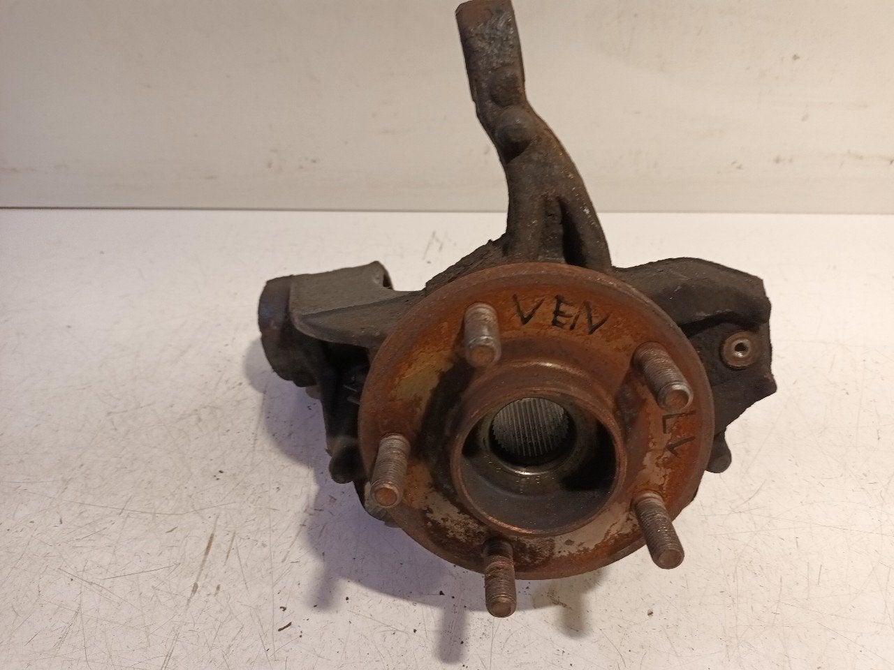 Wielnaaf links voor Ford Mondeo, Onderdelen@venauto.nl, Van der Ven Autorecycling B.V., Gebruikt, Ettenseweg 76, 4706 PB Roosendaal, The Netherlands