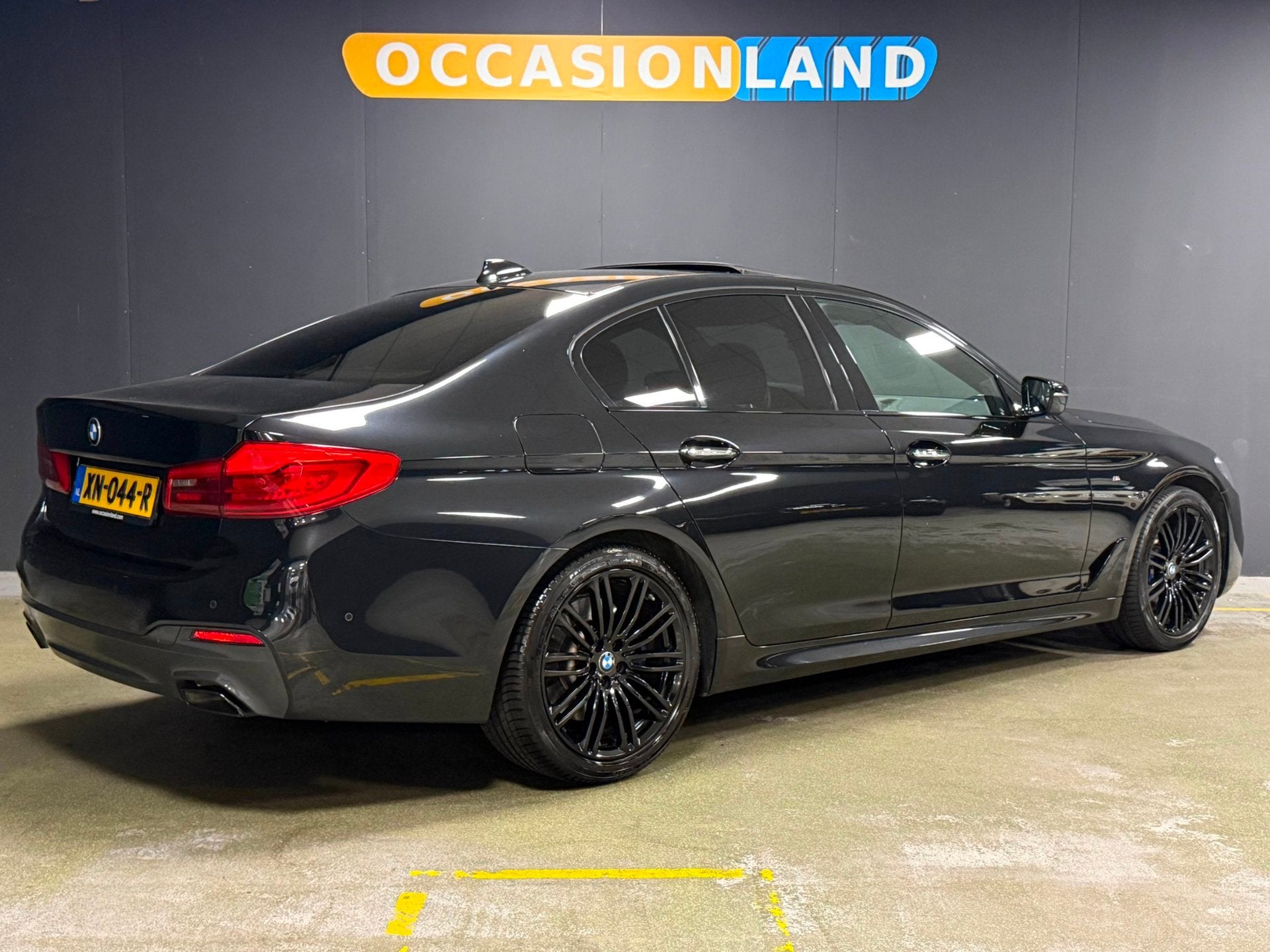 BMW 5-serie 530i xDrive High Executive M-Pakket|KANTELDAK|ME, Auto's, Automaat, 1998 cc, Gebruikt, Alcantara