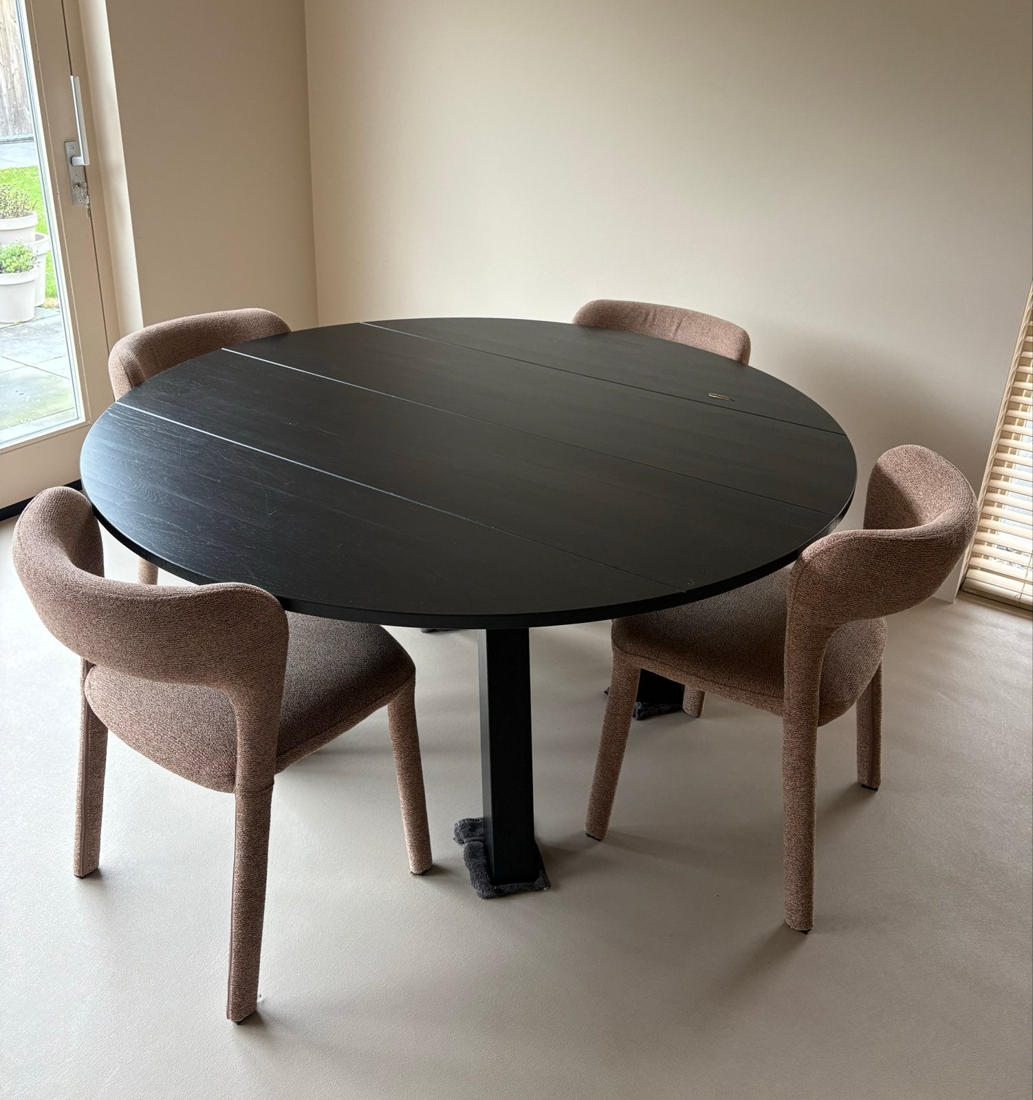Zwarte ronde eettafel van Wood, 150cm (demontabel), Huis en Inrichting, Ophalen, Gebruikt, 150 tot 200 cm, Rond