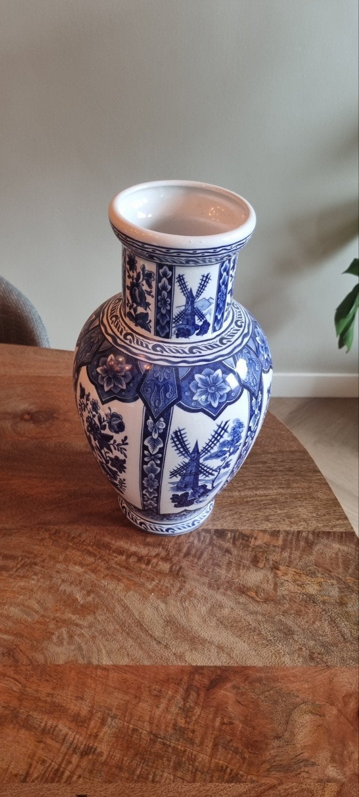 Delfts Blauwe Vaas met Molens en Bloemen, Ophalen