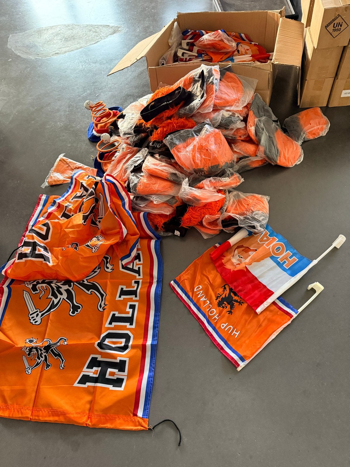 Gratis Super groot Oranje Feestpakket Gratis, Hobby en Vrije tijd, Feestartikelen, Nieuw, Feestartikel, Oranje of Koningsdag, Ophalen
